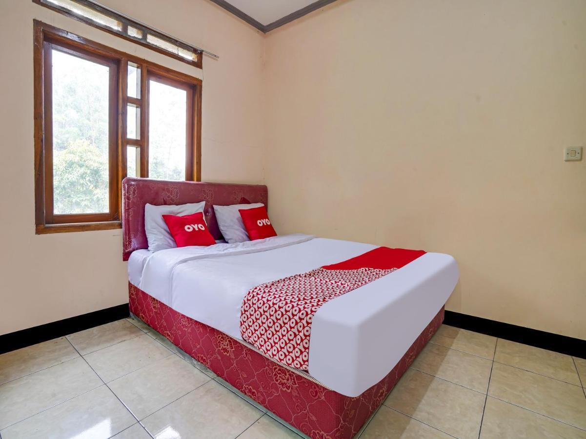 Oyo Homes 90915 Eco Tourism Desa Cihanjuang Rahayu Ciwangun Indah Camp Villas Bongkar Exterior photo