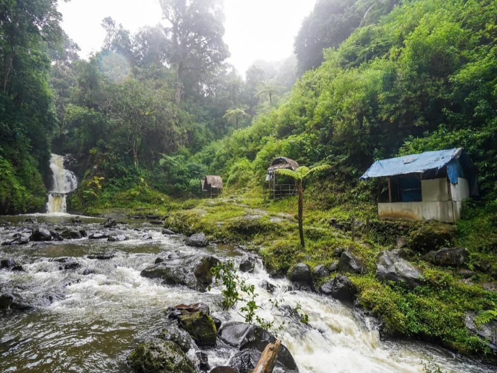 Oyo Homes 90915 Eco Tourism Desa Cihanjuang Rahayu Ciwangun Indah Camp Villas Bongkar Exterior photo